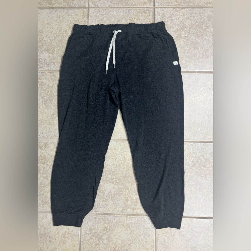 EUC  Women’s Vuori Charcoal Joggers Size XL